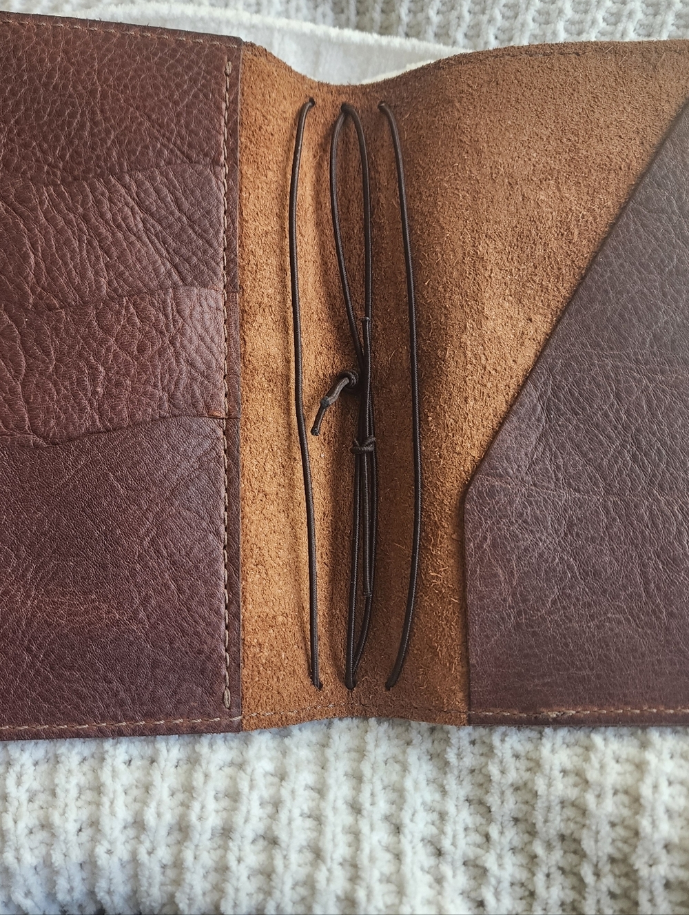 Chic Sparrow Leather Cascade Traveler's Notebook - Picture 5 of 9